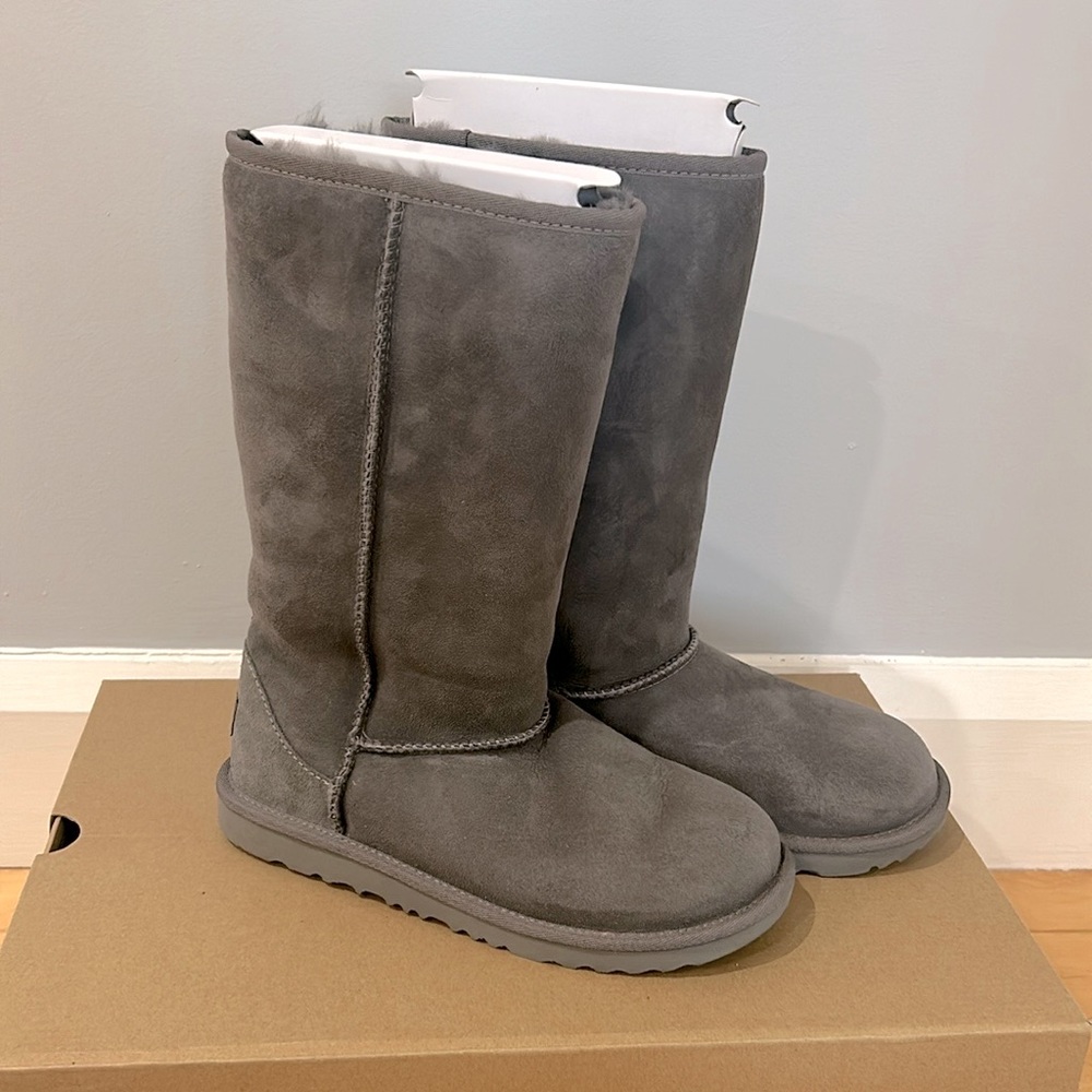 UGG - kids’ classic tall II - sz5 EU 37. Grey